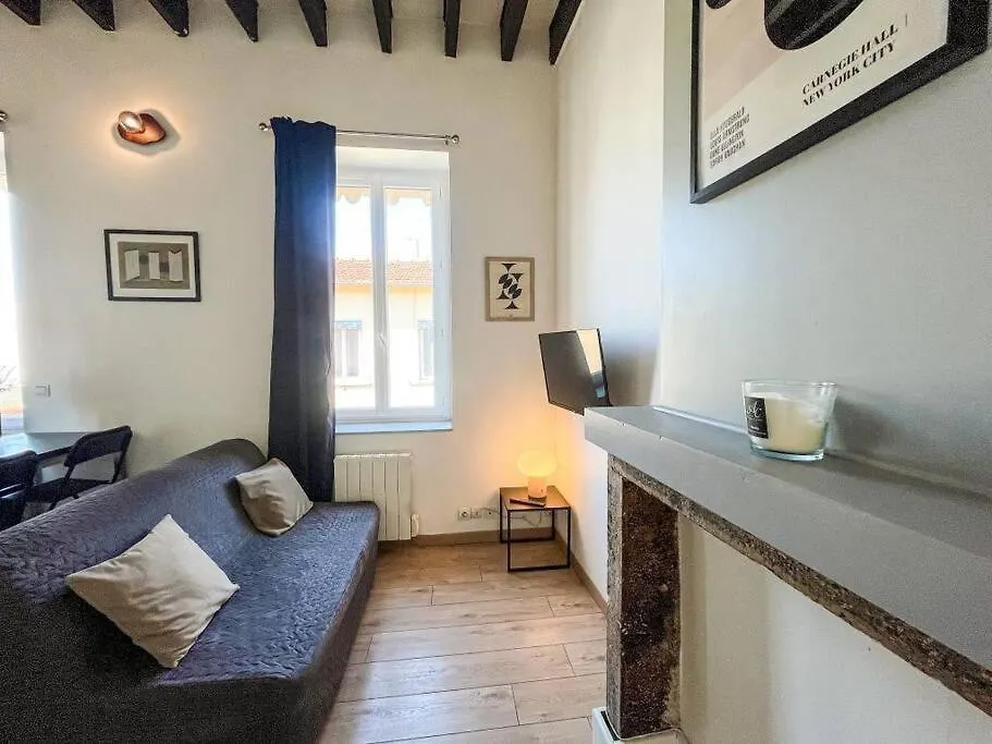 Suite Bertone Lyon 0*,  France